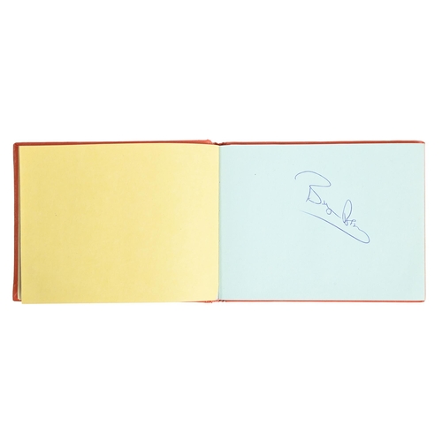 772 - Soccer. A Manchester United autograph album, containing twenty-nine signatures, including Bryan Robs... 