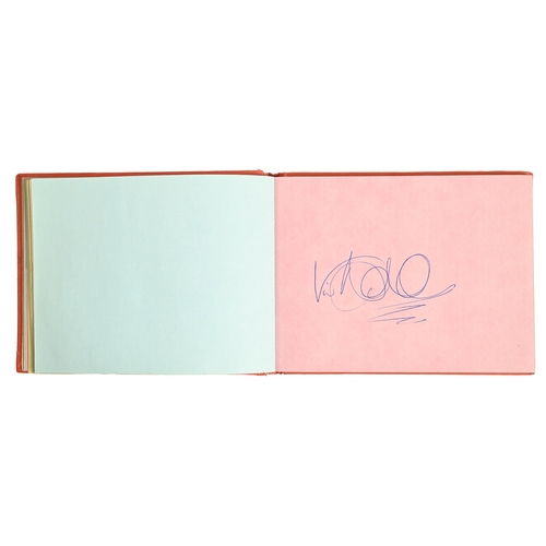 772 - Soccer. A Manchester United autograph album, containing twenty-nine signatures, including Bryan Robs... 