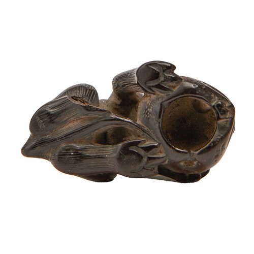 426 - A Japanese wood netsuke of a ravenous wolf, late 18th/19th c, the inlaid bone eyes with horn pupil, ... 