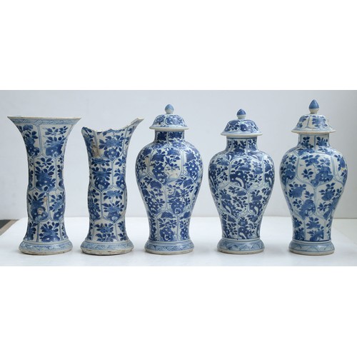 436C - A Chinese blue and white five-piece garniture from the Vung Tau Cargo, Kangxi, c1690, comprisin... 