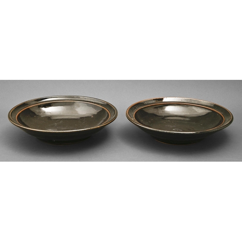 113 - Studio Pottery. Scott Goldberg (late 20th c) - A pair of bowls, thrown stoneware, tenmoku glaze, 27c... 