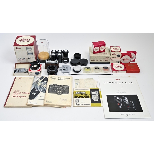 262 - Miscellaneous Leica camera accessories, to include meter, rangefinder, folding viewfinder, filters, ... 