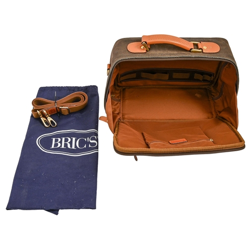 277 - A Brics leather-trimmed fabric shoulder bag, 27 x 36cm excluding handle, padlock and key... 