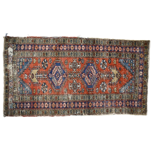 603 - A Persian heriz rug, 99 x 186cm