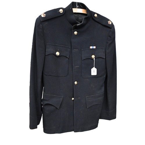 392 - British military uniform, including a RHG 1st Dragoons No 2 uniform, an officer's tunic with RHG 1st... 