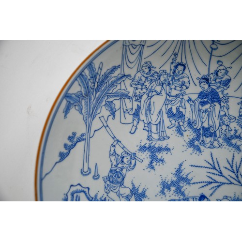 149 - A Chinese blue and white porcelain dish, 20th c, painted with figures, 36.5cm diam, underglaze blue ... 