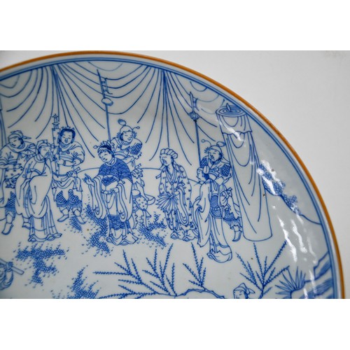 149 - A Chinese blue and white porcelain dish, 20th c, painted with figures, 36.5cm diam, underglaze blue ... 