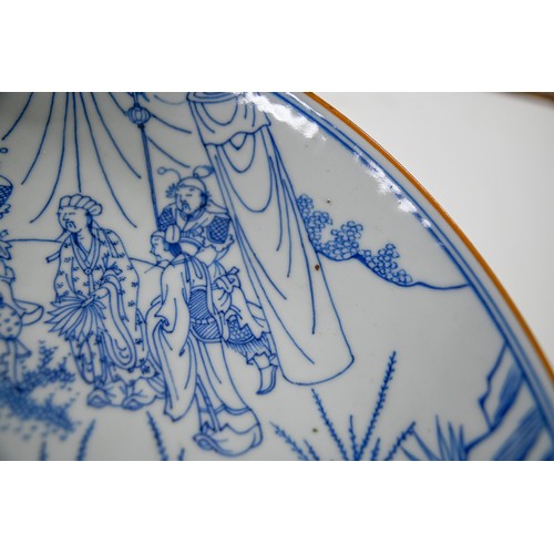 149 - A Chinese blue and white porcelain dish, 20th c, painted with figures, 36.5cm diam, underglaze blue ... 