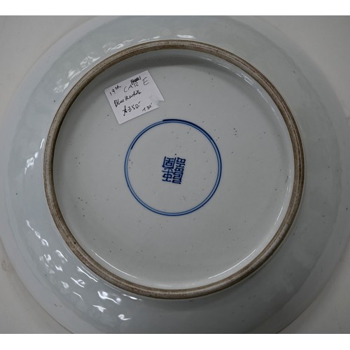 149 - A Chinese blue and white porcelain dish, 20th c, painted with figures, 36.5cm diam, underglaze blue ... 