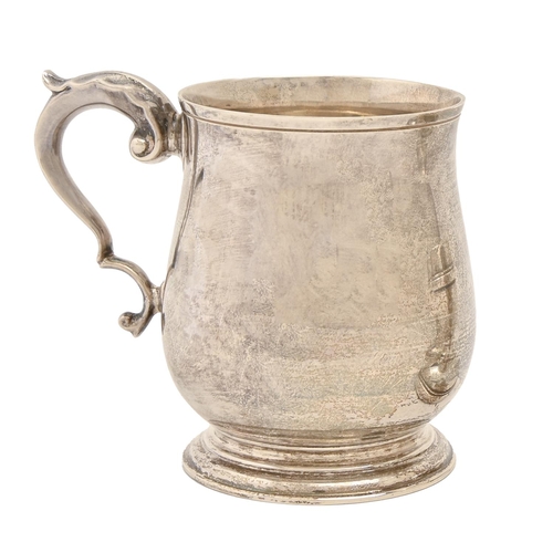 166 - An Elizabeth II silver baluster mug, 10cm h, by The Barker Ellis Silver Co, Birmingham 1972, 8oz 5dw... 