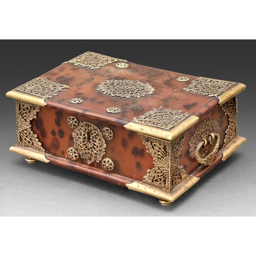 450 - A Dutch East Indies gold mounted tortoiseshell betel box, probably Batavia (Jakarta), 19th c, with p... 