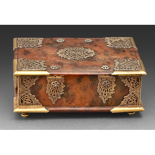 450 - A Dutch East Indies gold mounted tortoiseshell betel box, probably Batavia (Jakarta), 19th c, with p... 