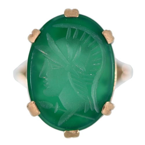 62 - A chrysoprase signet ring, in 9ct gold, Birmingham 1970, 5g, size L