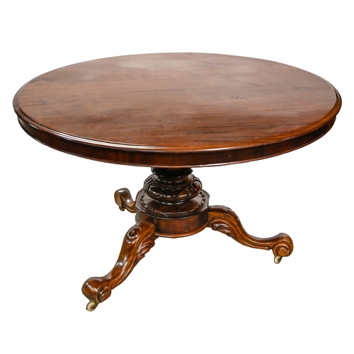 1054 - A Victorian mahogany Pembroke table, on ring turned legs and brass castors, 73cm h; 76 x 110cm and a... 