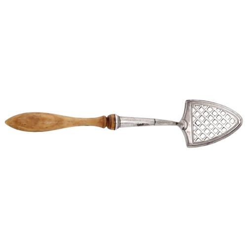 399 - A George III silver butter spade, pierced with trellis, 18cm l, by Michael Plummer, London 1795... 