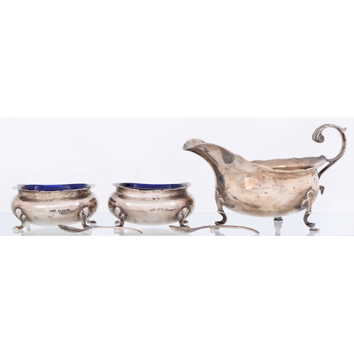 449 - A Victorian silver sauce boat, on three hoof feet, 13.5cm l, by D & J Wellby, London 1895 and a ... 