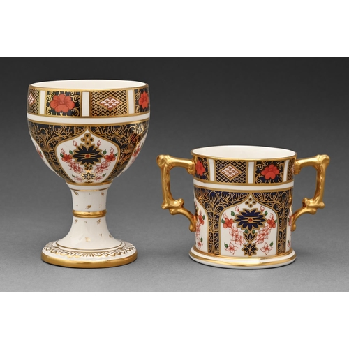 570 - A Royal Crown Derby Imari pattern loving cup and goblet, 1973, 12 cm h and smaller, printed mark... 