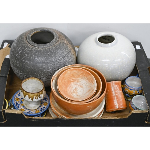 605 - Studio Pottery. Peter Wilson (20th/21st c) - Two stoneware vases, five bowls, two plates and a mug, ... 