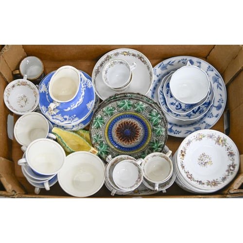 613 - Miscellaneous porcelain and earthenware teaware, 19th c and later, to include a Meissen Onion patter... 