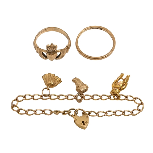 121 - A 9ct gold wedding ring and a 9ct gold Claddagh ring, and a 9ct gold charm bracelet and padlock, 9.1... 