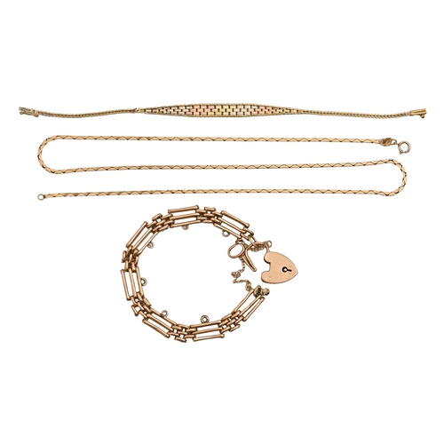 125 - A gold gate bracelet, a three-colour 9ct gold bracelet and a 9ct gold chain, various lengths, 31g (3... 