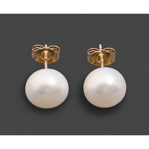 172 - A pair of cultured pearl and gold ear studs, with 9mm cultured pearl, marked 375, 2.2g... 