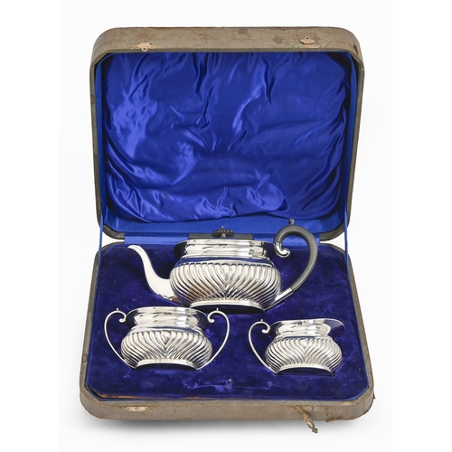 325 - A George V silver tea service, with gadrooned rim, teapot 13.5cm h, by Harrison Bros & Howson, L... 