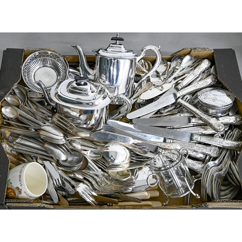 341 - A silver trinket box, on three paw feet, Birmingham 1857, miscellaneous plated and other metalware, ... 