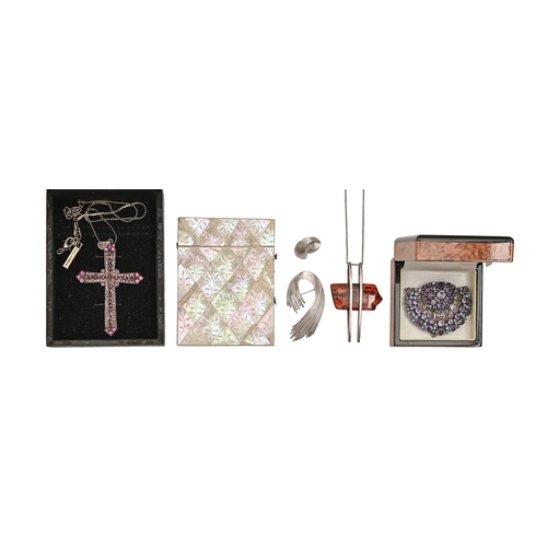 162 - Costume jewellery. A turquoise and amethyst paste clip, 58mm w and other similar articles, to includ... 