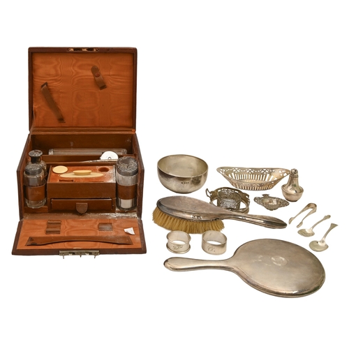 311 - Miscellaneous small silver articles, principally Edwardian and George V, to include a sugar bowl, pi... 