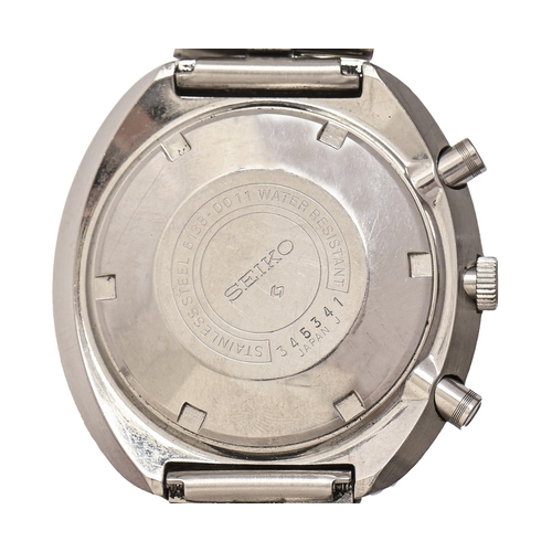 262 - A Seiko stainless steel self winding gentleman’s chronograph, 1970s, Ref 61380011, with day (bilingu... 