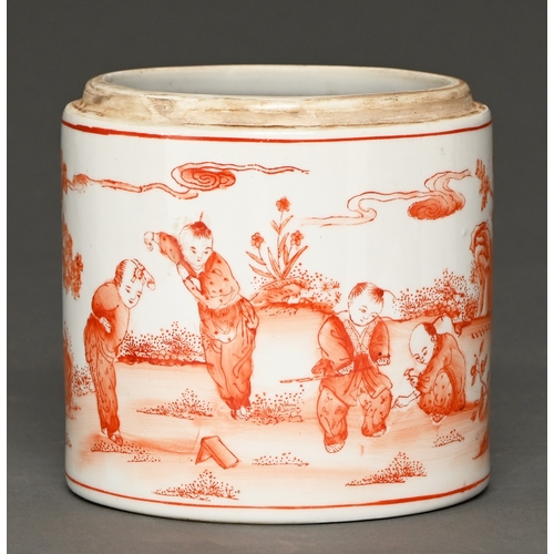 479 - A Chinese export porcelain jar, early 20th c, cylindrical and painted in red monochrome with figures... 
