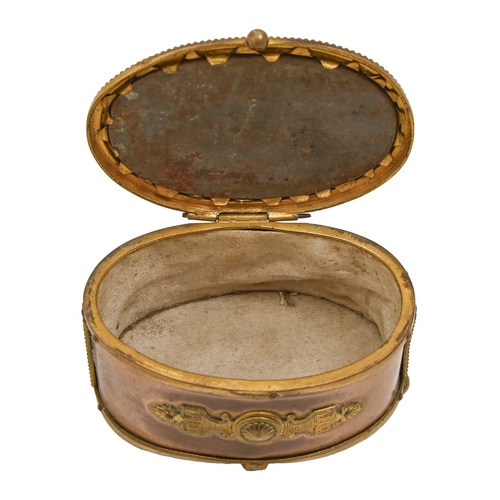 553 - A gilt lacquered brass and micromosaic trinket box, 19th c, the lid inset with an Italian micromosai... 
