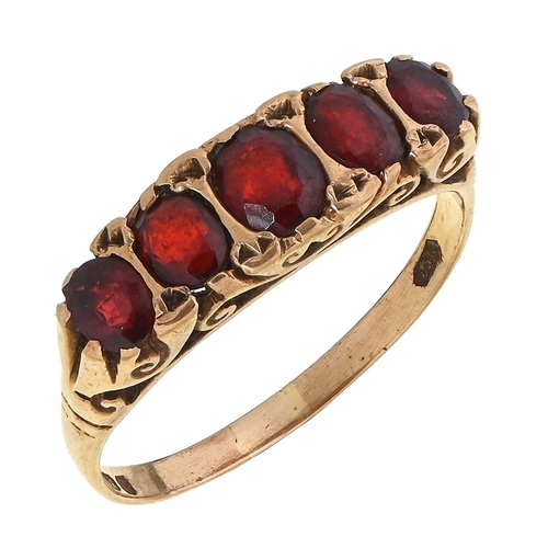 49 - A garnet ring, in 9ct gold, London, date letter obscured, 1.8g, size P