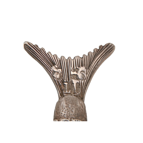 218 - A George III silver articulated fish novelty vinaigrette, engraved gilt flower grille, 58mm l, part ... 