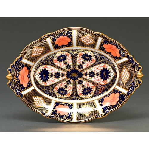 318 - A Royal Crown Derby Imari pattern dish, 1927, with pierced acorn handles and feet, 25.5cm w over han... 