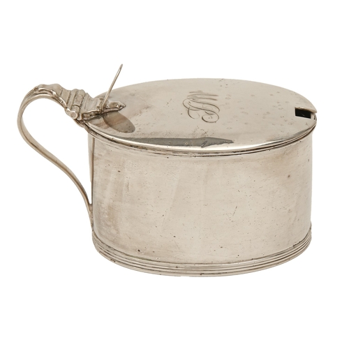 13 - A George III silver mustard pot, plain oval with reeded ri, London 1792, 3ozs 8dwts