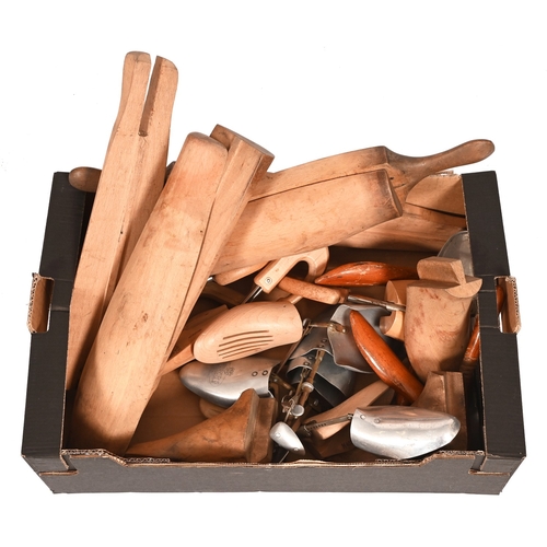 256 - Four pairs of brown and black leather gentleman's riding boots and a box of boot and shoe trees... 