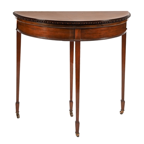 373 - A Victorian mahogany card table, on square tapering legs, splayed feet and brass castors, 76cm h, 87... 