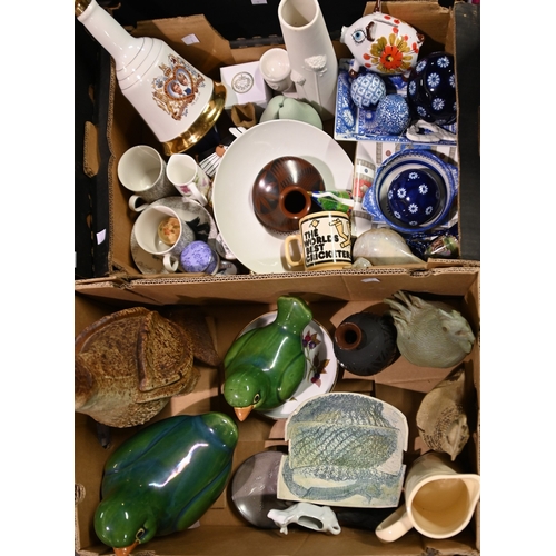 425 - Miscellaneous decorative and other ceramics to include Bing & Grondahl&nbsp;Christmas plates c19... 
