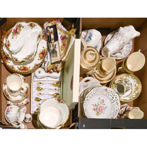 431 - Miscellaneous ceramics, to include Royal Albert Old Country Roses bone china tea and trinket ware, B... 