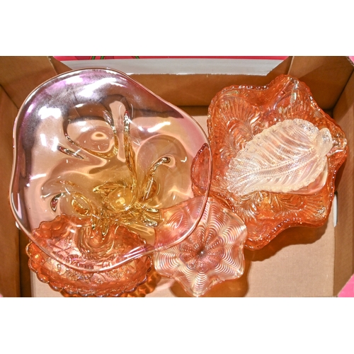 433 - Miscellaneous decorative and coloured glassware to include Carnival glass, Bohemian free form bowl, ... 