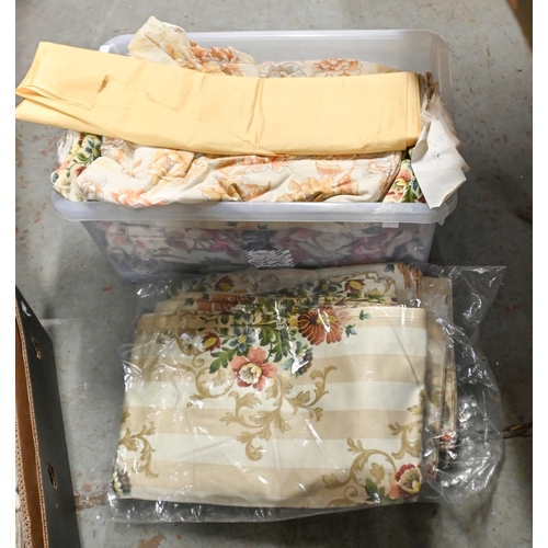 445 - Miscellaneous linens and fabric, to include flat weave rugs and curtains, etc