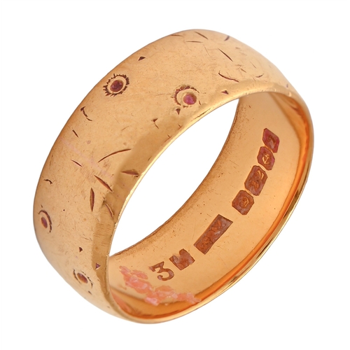 91 - A 22ct gold wedding ring, 7.6g, size L