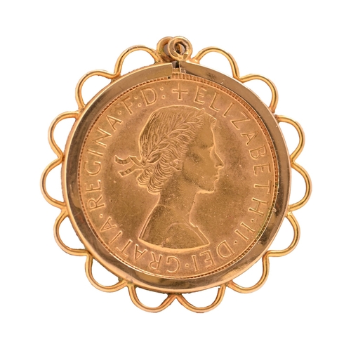 11 - Gold coin. Sovereign 1958, mounted in gold, 9.4g