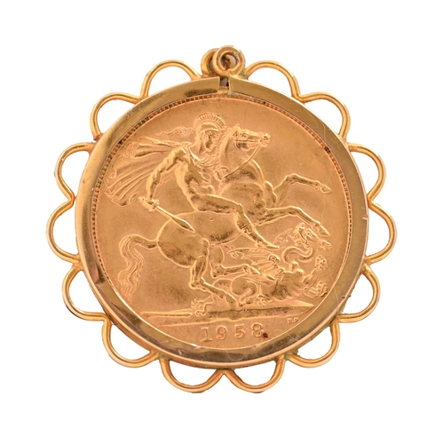 11 - Gold coin. Sovereign 1958, mounted in gold, 9.4g