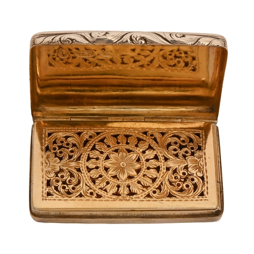 133 - A William IV silver vinaigrette, engine turned, with finely pierced and engraved gilt grille, 4.7cm ... 