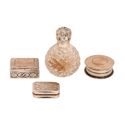 140 - A George III silver vinaigrette, with Bright Cut and engraved lid, plain grille, 2.6cm l, by Matthew... 