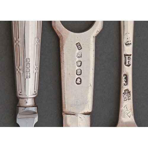 197 - A George I silver marrow scoop, 21cm l, by John Millington, London 1721, a George III silver marrow ... 