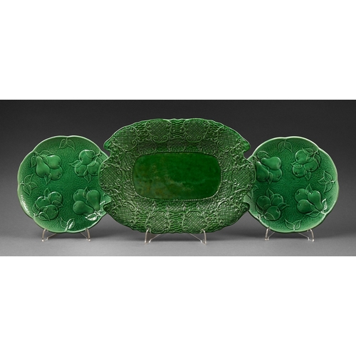 281 - A Brameld green glazed dish, c1830, with ozier moulded rim, 31.5cm w, impressed mark and a pair of c... 